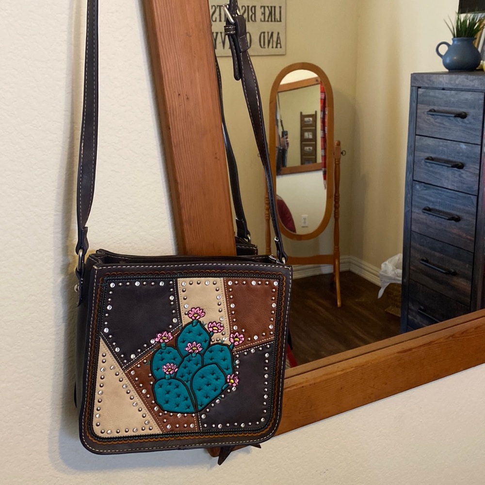 Concealed carry crossbody